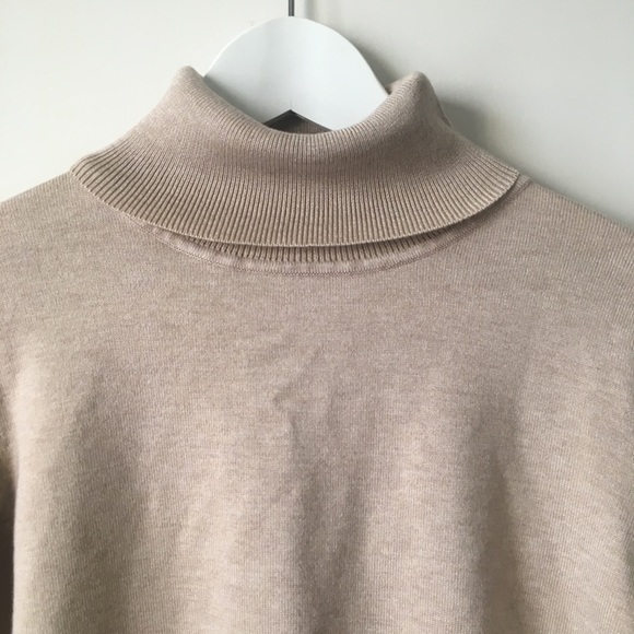 vintage Off White Cream Turtleneck Cropped Sweater - Picture 3 of 3